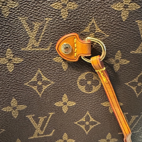 Authentic Louis Vuitton Neverfull GM - Picture 16 of 17